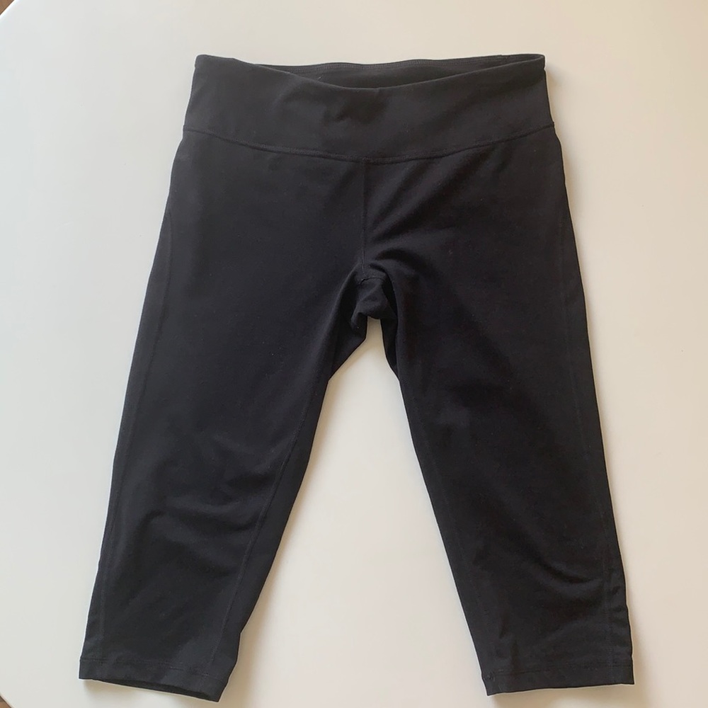 Zella knee-length black workout shorts, size M